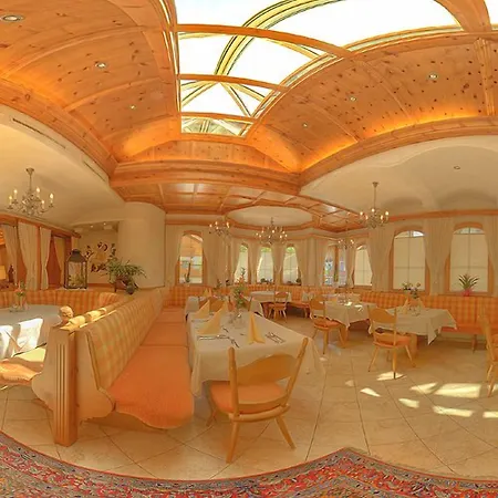 Bar & Restaurant 酒店