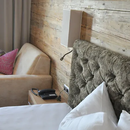 Bar & Restaurant جيرلوس