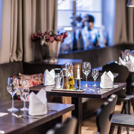 Hotel Bar & Restaurant