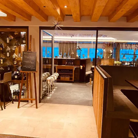 فندق Bar & Restaurant