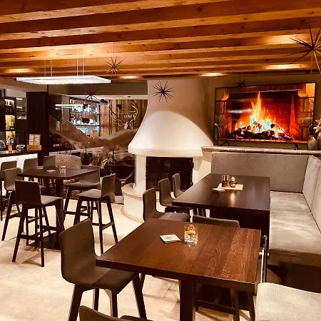 فندق Bar & Restaurant جيرلوس