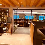 Hotel Bar & Restaurant