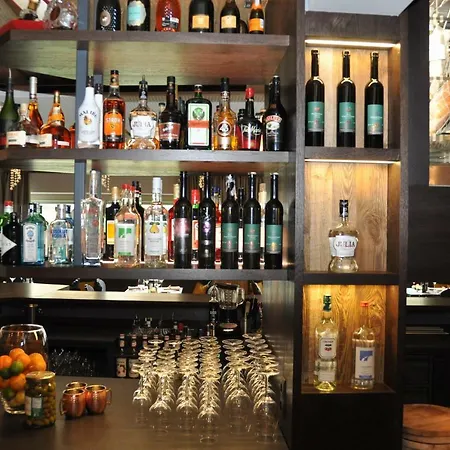 Hotel Bar & Restaurant