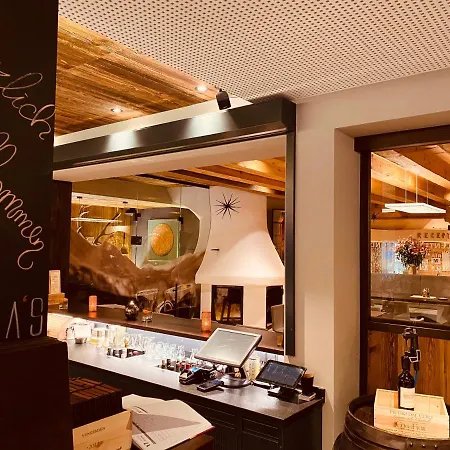 Hotel Bar & Restaurant