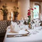 Hotel Bar & Restaurant