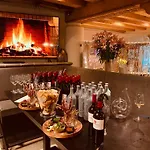 Bar & Restaurant
