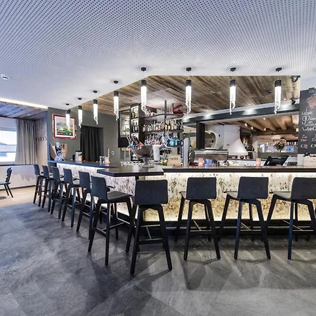 Bar & Restaurant Hotel